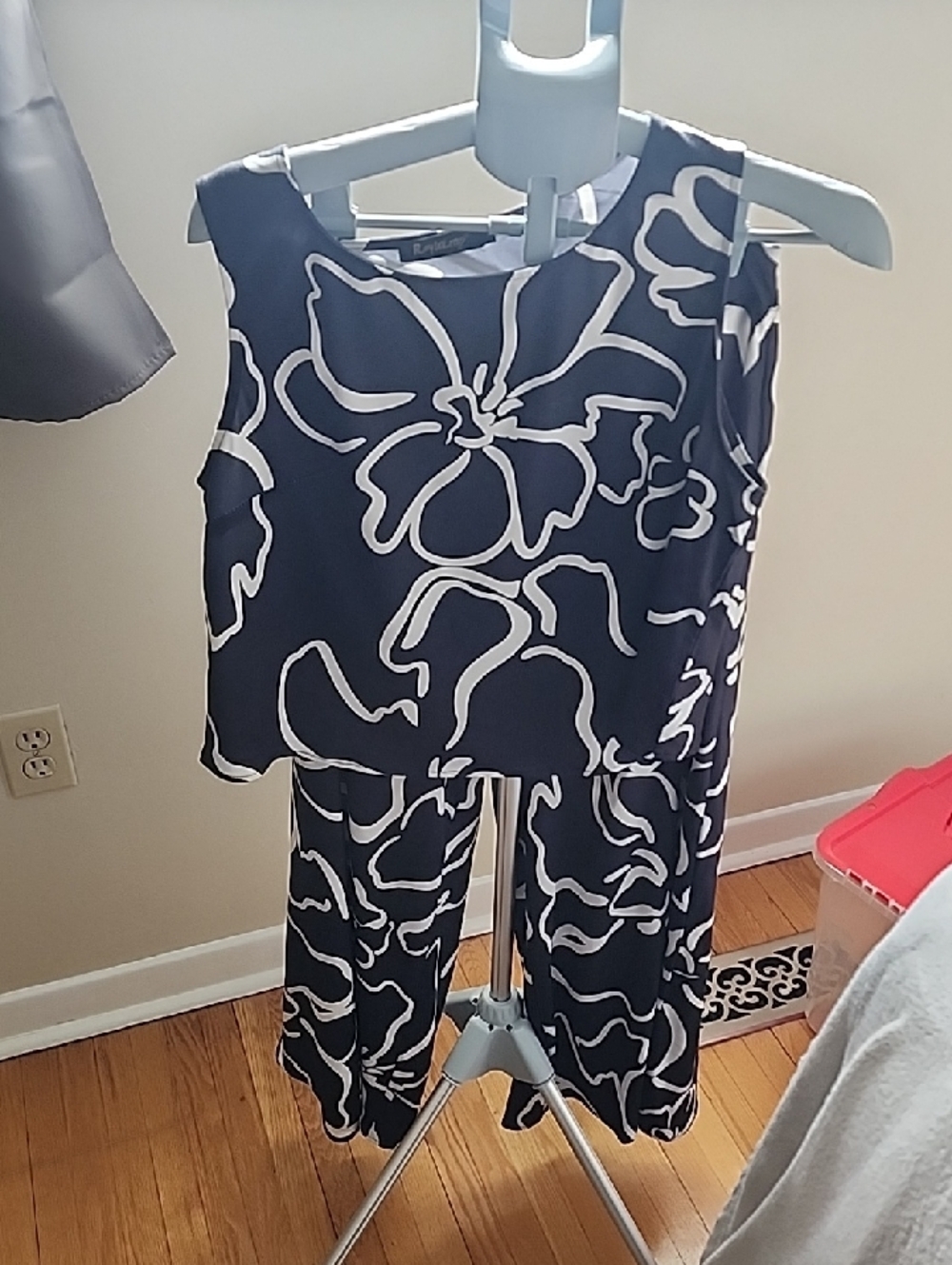 2pc Sleeveless Black & White Floral Jumpsuit Capri Length Wide Leg Bottoms